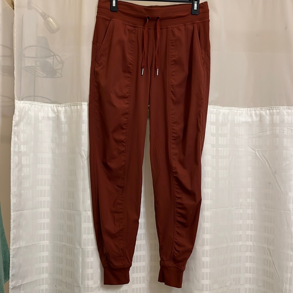 Lulu lemon Dance Studio Mid-Rise Jogger 
Full Length size 6